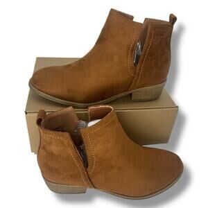 NEW Journee Booties Size 7.5 Classic Brown Suede Anke Boot Quiet Luxury NWT